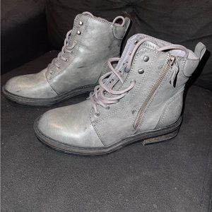 comfortable winter boots Baretraps